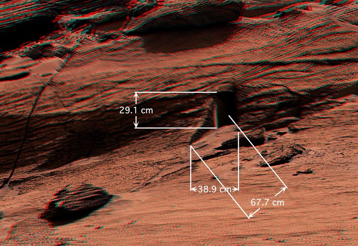 stone formation on mars that looks like a door with dimentions